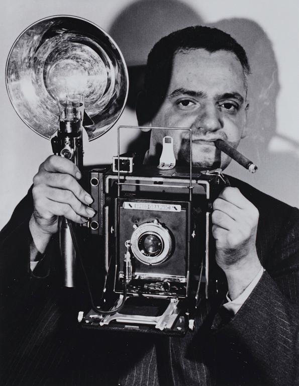 Weegee, "Weegee with his Speed Graphic camera, New York", c. 1944.