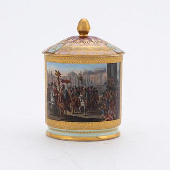 An Empire period Vienna porcelain cup with cover, first part of the 19th Century.