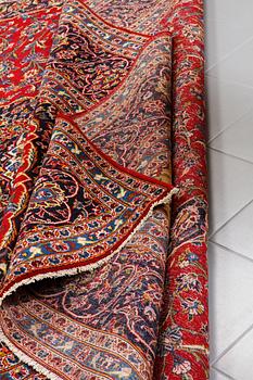 A KESHAN RUG, 401 x 300 cm.