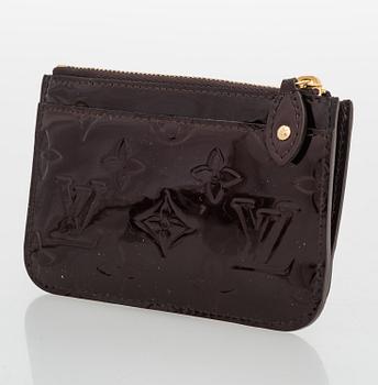 LOUIS VUITTON, nyckelringar 3 st samt plånbok.