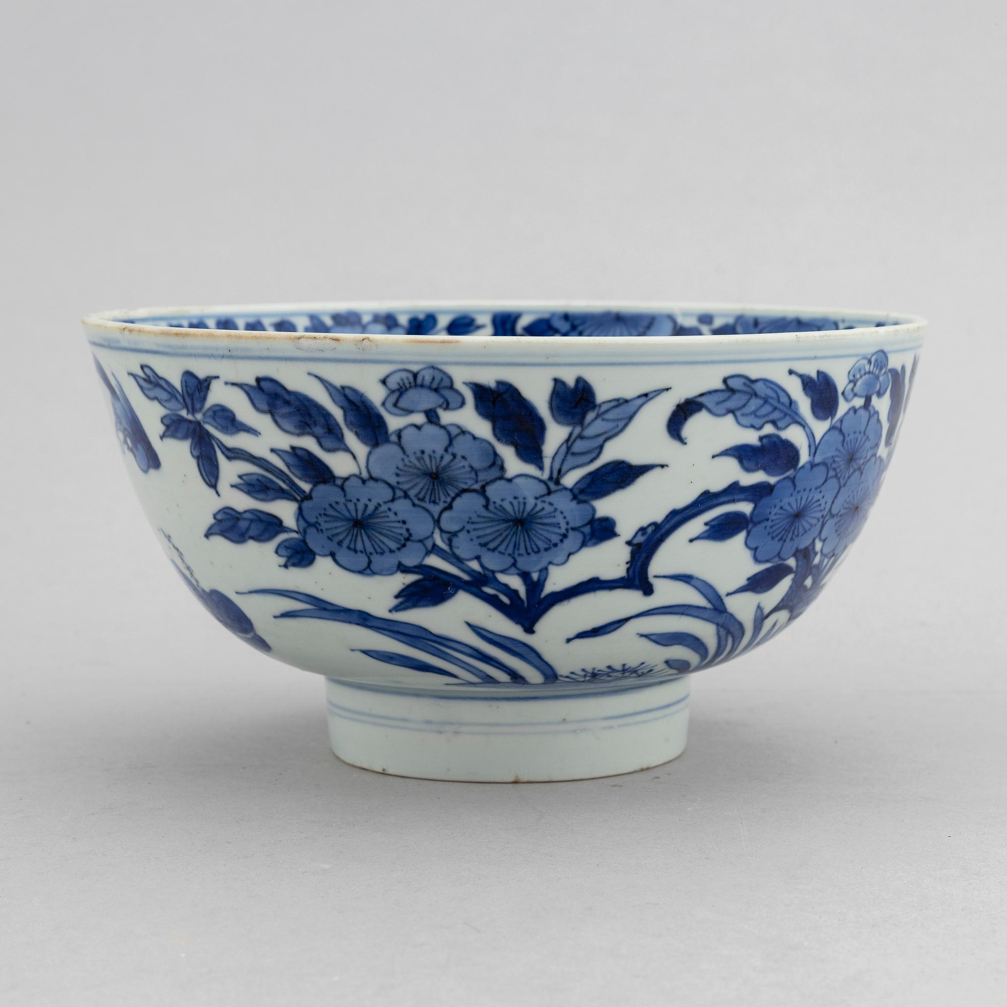 A Chinese blue and white bowl, Qing dynasty, 19th Century.