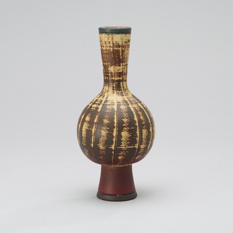 A Wilhelm Kåge 'Farsta' stoneware vase, Gustavsberg Studio 1954.