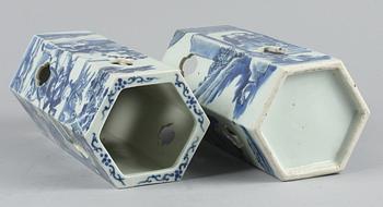 PENSELVASER, ett par, porslin, Kina, 1800/1900-tal.