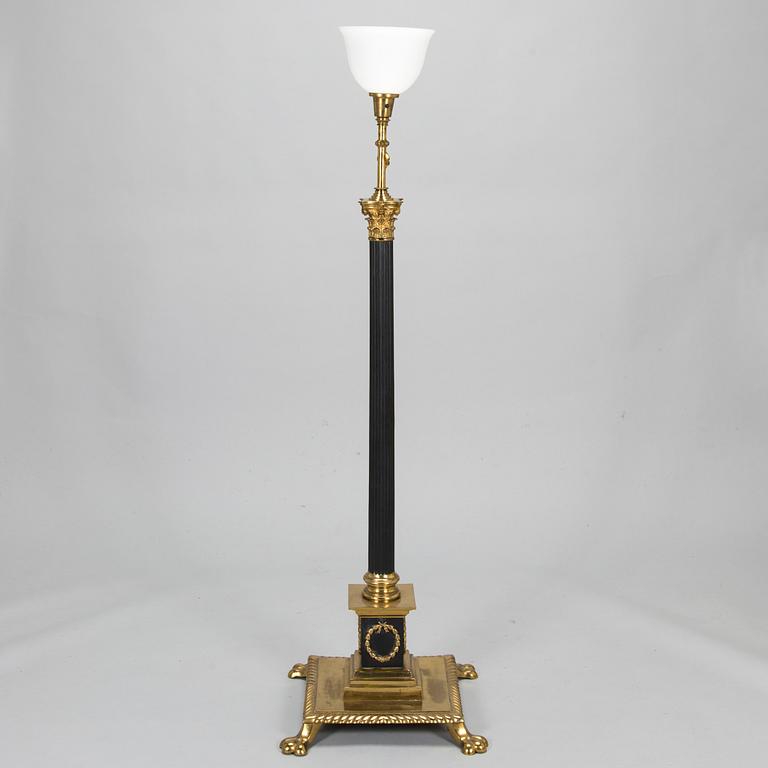 Golvlampa, empirestil, 1900-talets första hälft.