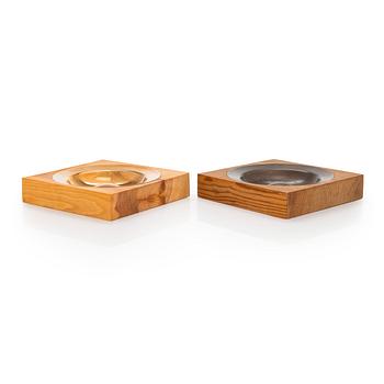 Tapio Wirkkala, two 1970s 'TW 488' ashtrays manufactured by Kultakeskus Hämeenlinna.