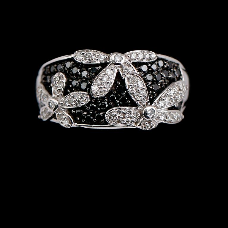 RING, 14 k vitguld, briljantslipade diamanter tot 0.50 ct.