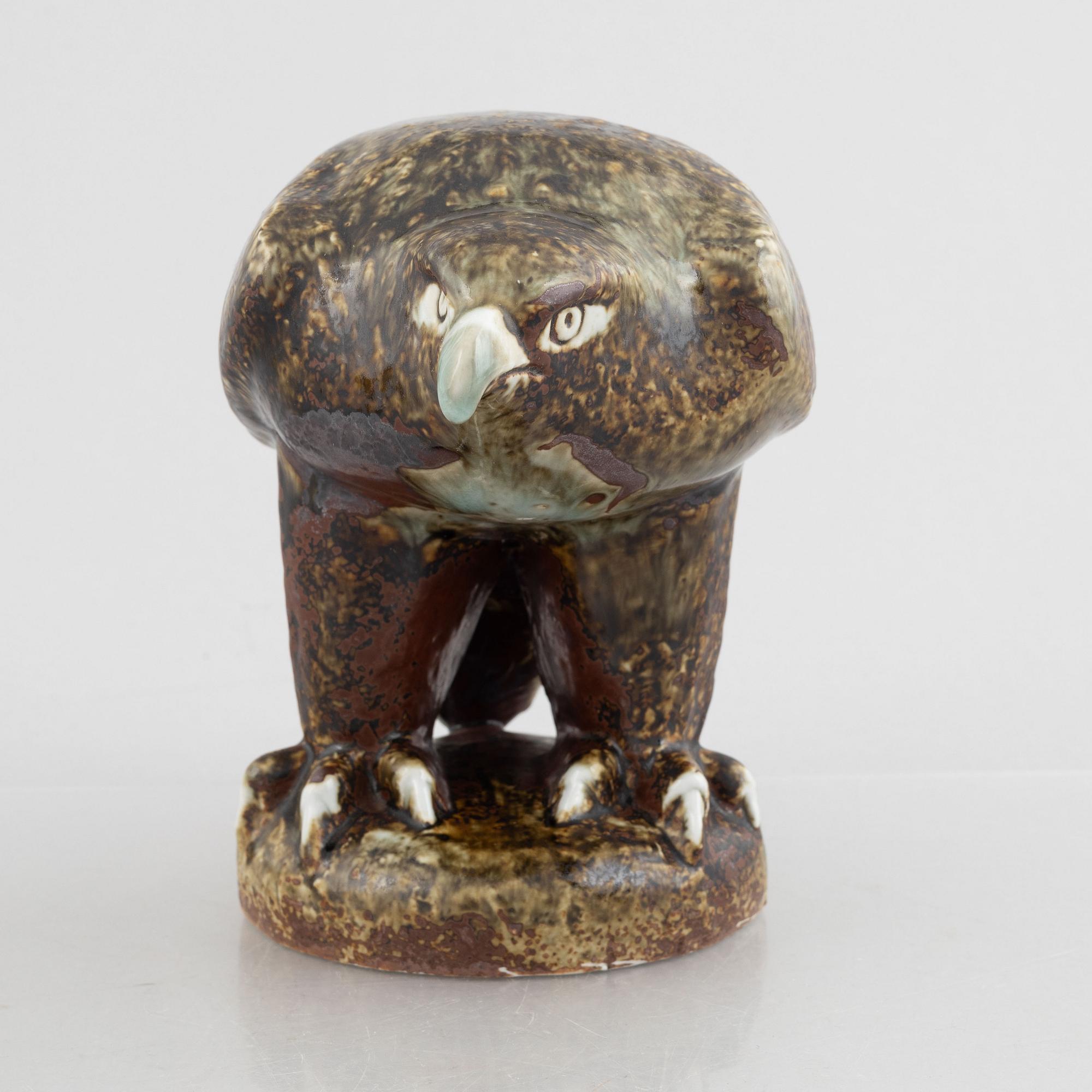 Lisa Larson, figurin, "Kungsörn", WWF i samarbete med Nordiska Kompaniet, Gustavsberg, 1975-87.