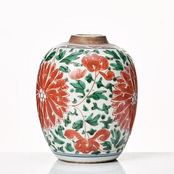 A Transitional wucai jar, 17th Century.