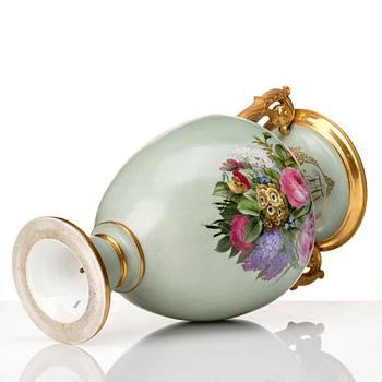 Praktvas, porslin. Royal Copenhagen, Danmark, 1800-tal.