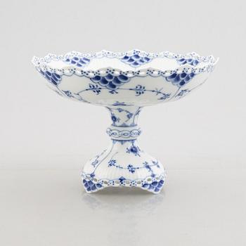 A 'Blue Fluted Full Lace'/'Musselmalet' porcelain centerpiece bowl, Royal Copenhagen, model 1020, 1960.