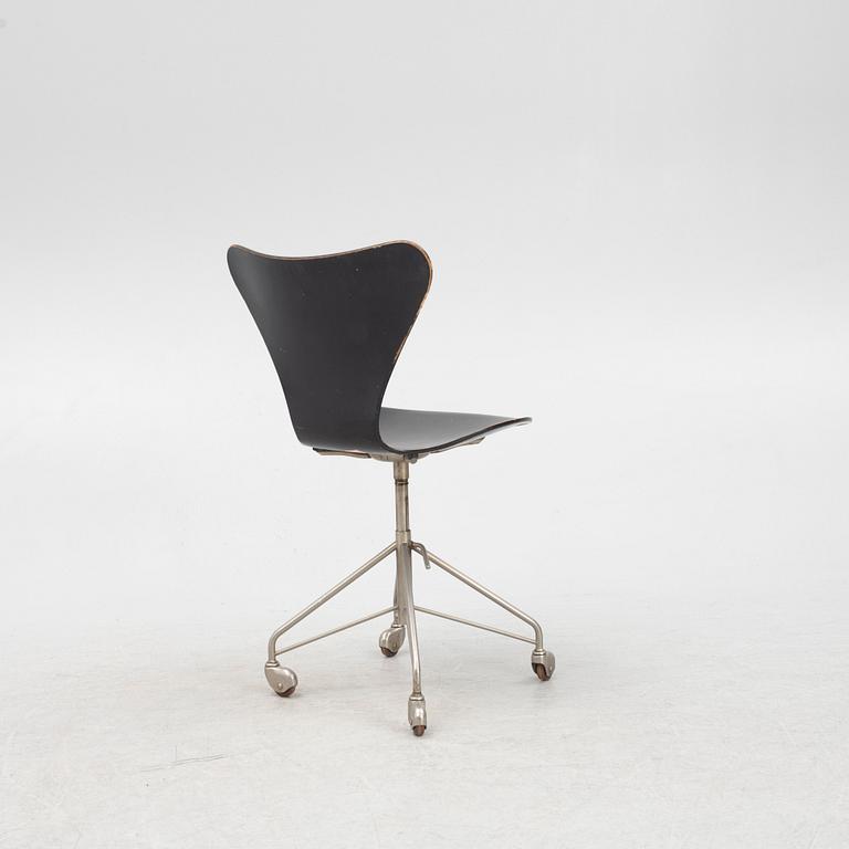 Arne Jacobsen, skrivbordsstol, "Sjuan", Fritz Hansen, Danmark, 1950/60-tal.