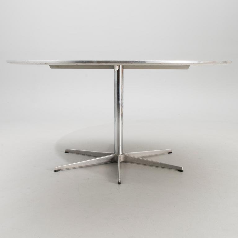 dinner table A826 for Fritz Hansen, 1983.