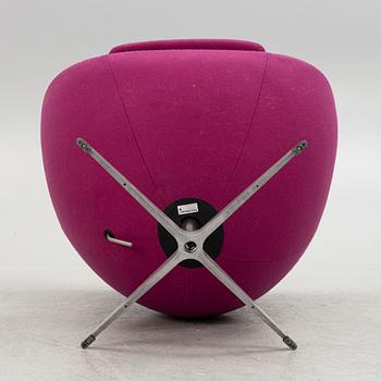 Arne Jacobsen, 'Egg chair', Fritz Hansen, Denmark, dated 2003.