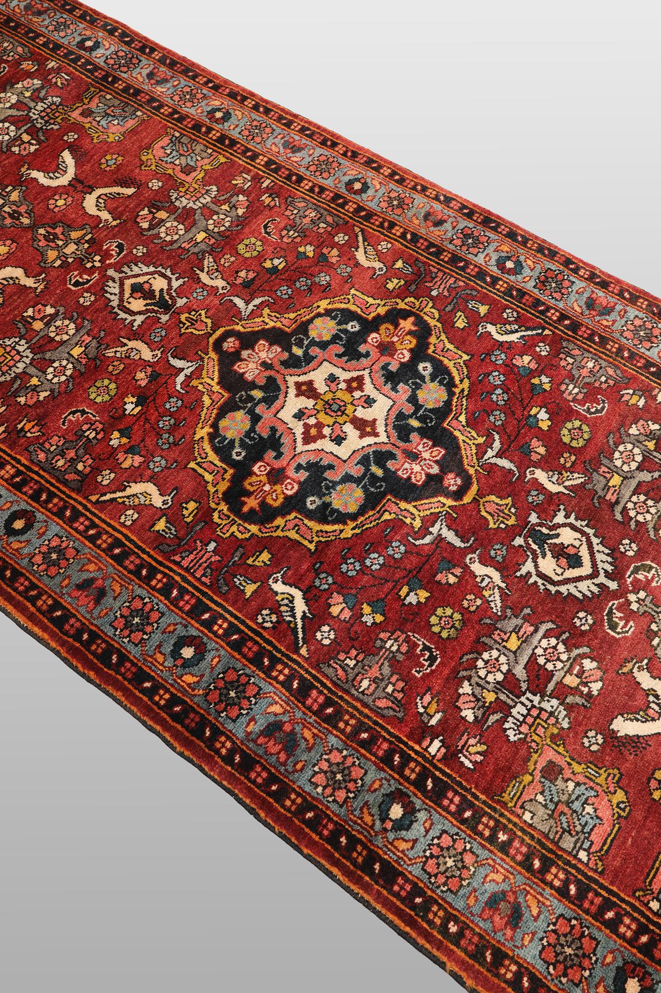 A figural Hamadan runner carpet, 450 x 112 cm.