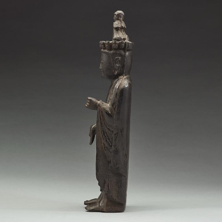 A standing fiugre of a deity, Qing dynasty, 19th Century or older.
