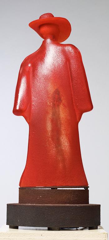 A Kjell Engman glass sculpture, 'Man in trenchcoat', Kosta Boda 2005.