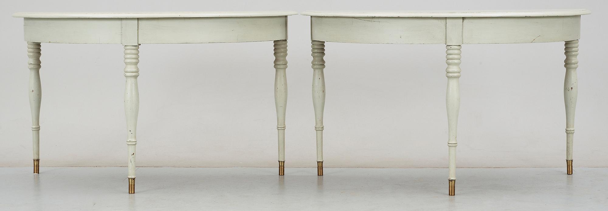 HALVMÅNEBORD, ett par, 1800-tal.