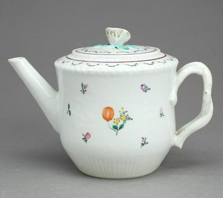 TEKANNA, porslin, Kina, Qingdynastin, omkring år 1800.