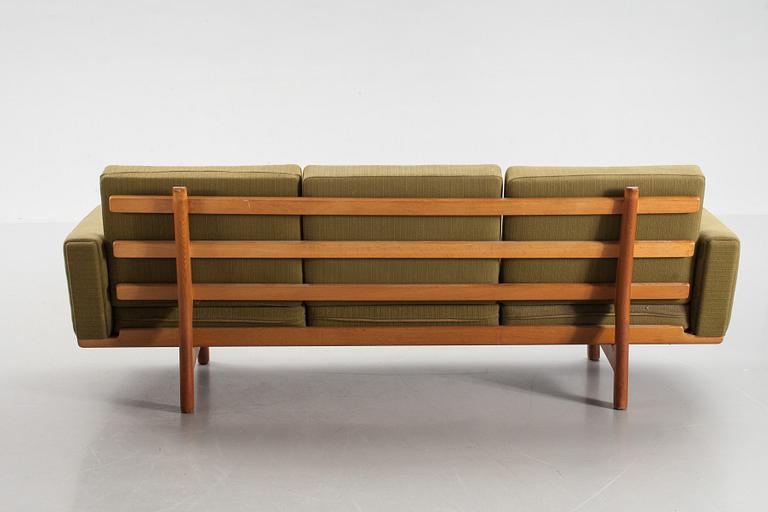 SOFFA, "GE 236", Hans J Wegner, Getama, 1960-tal.