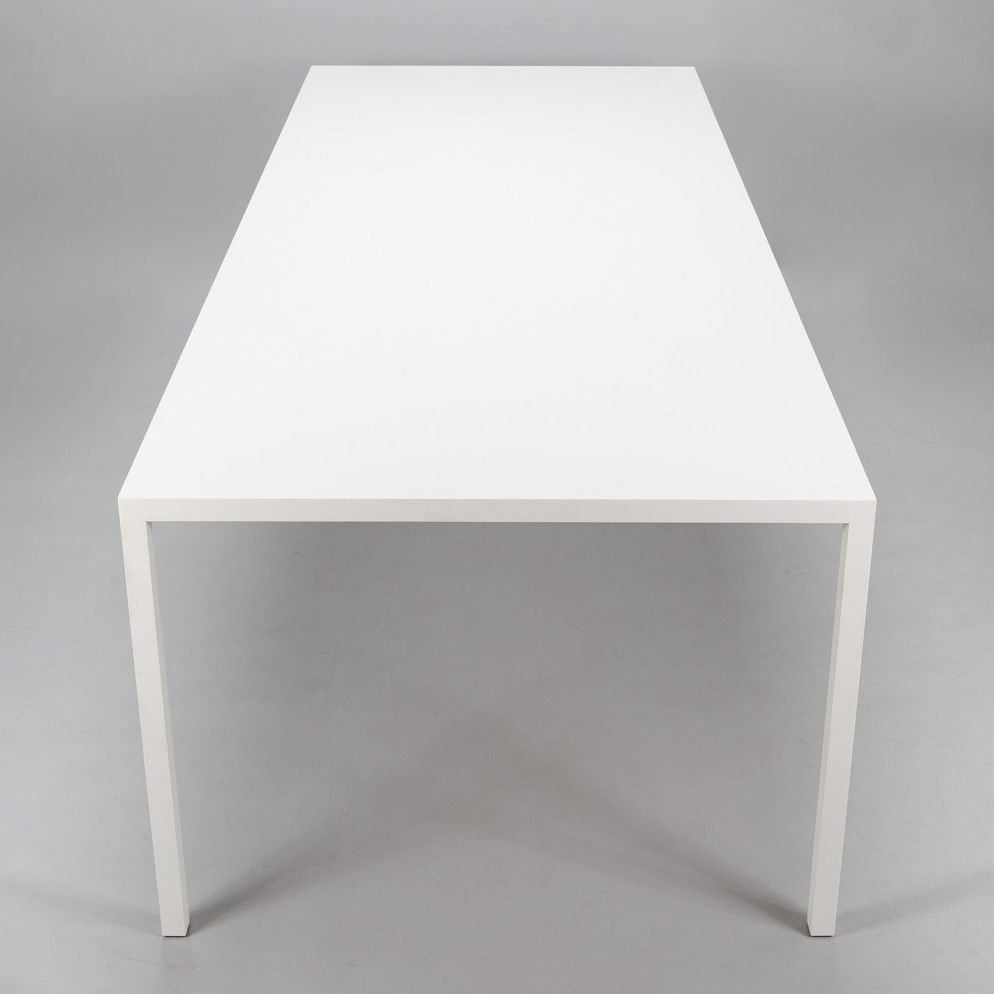 Piergiorgio och Michele Cazzaniga, bord, "Tense", MDF Italia, 2010-tal.