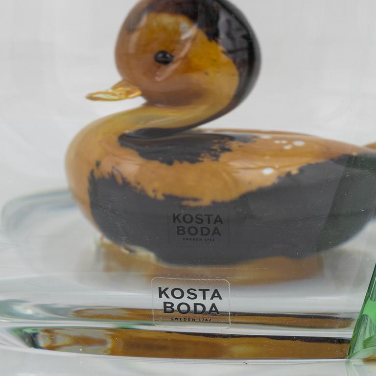 Ernst Billgren, kanna, glas, "New friends". Kosta Boda, signerad.