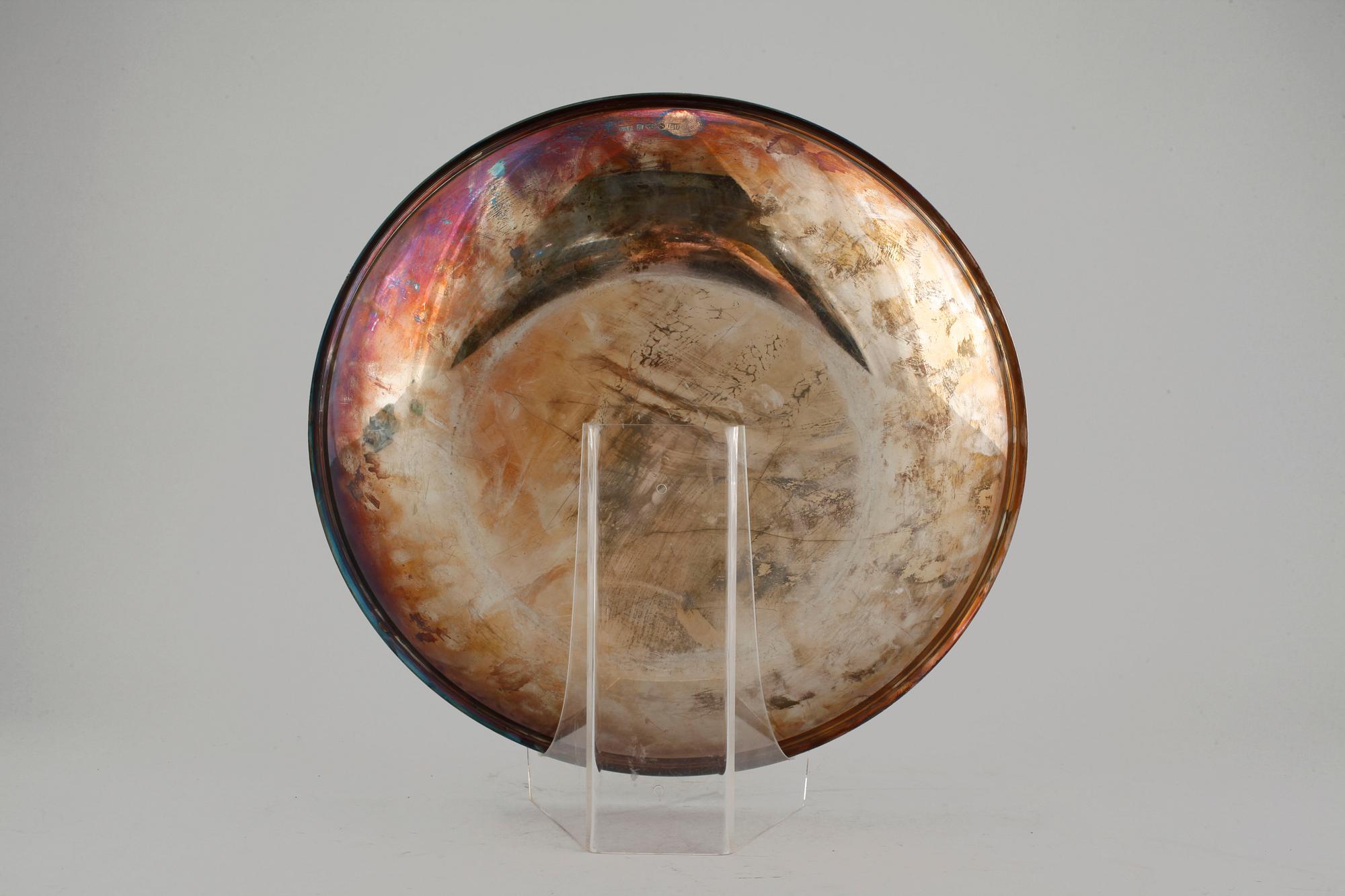 A silver platter from GAB, Stockholm, weight 1000 g.