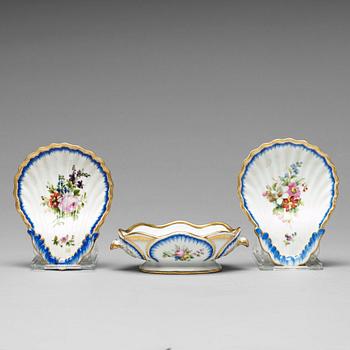 362. Two butter shells and a salt, Imperial Porcelain Manufacture, St. Petersburg, Russia, period of Czar Nicholas II.