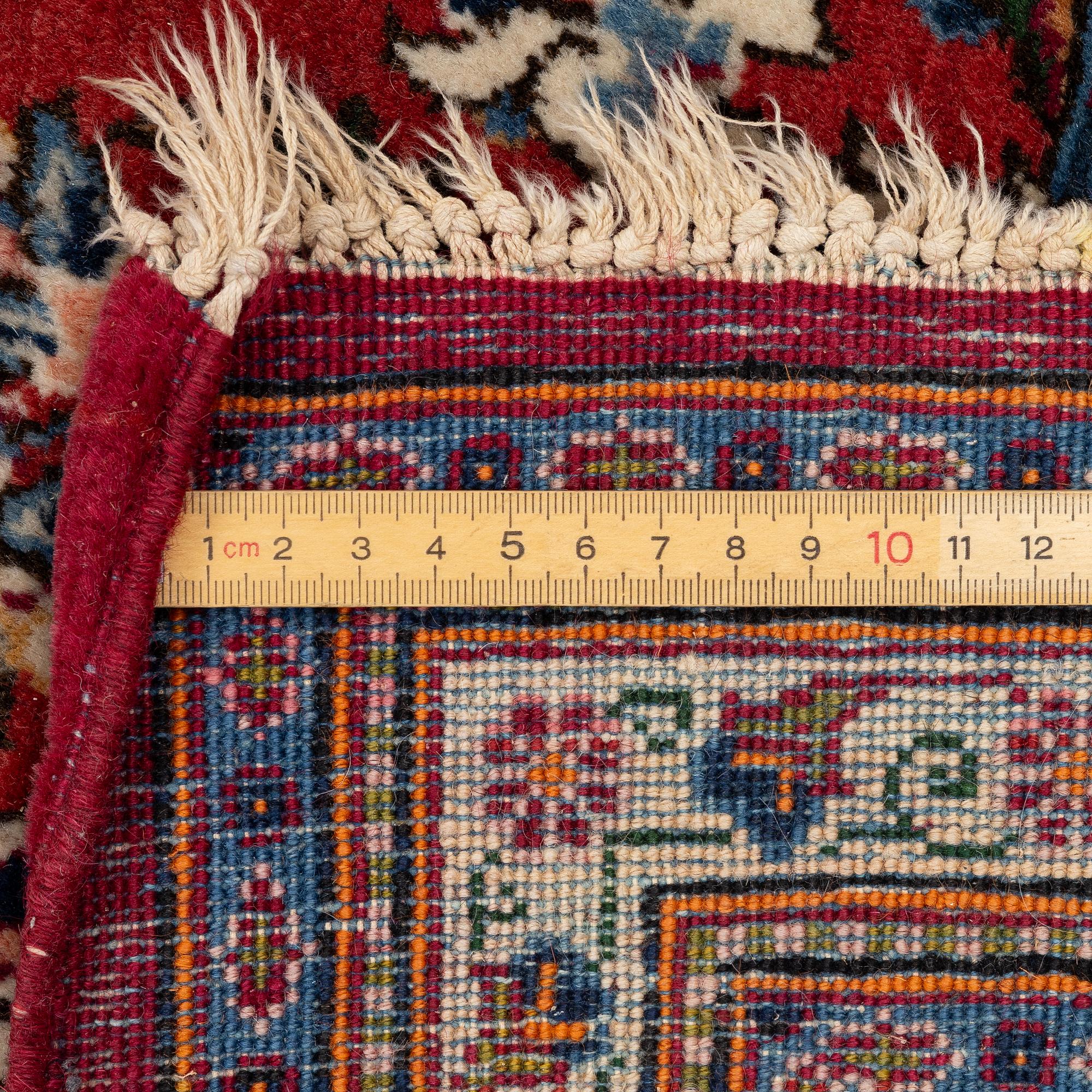 Semi-antique Keshan carpet, approx. 319 x 216 cm.