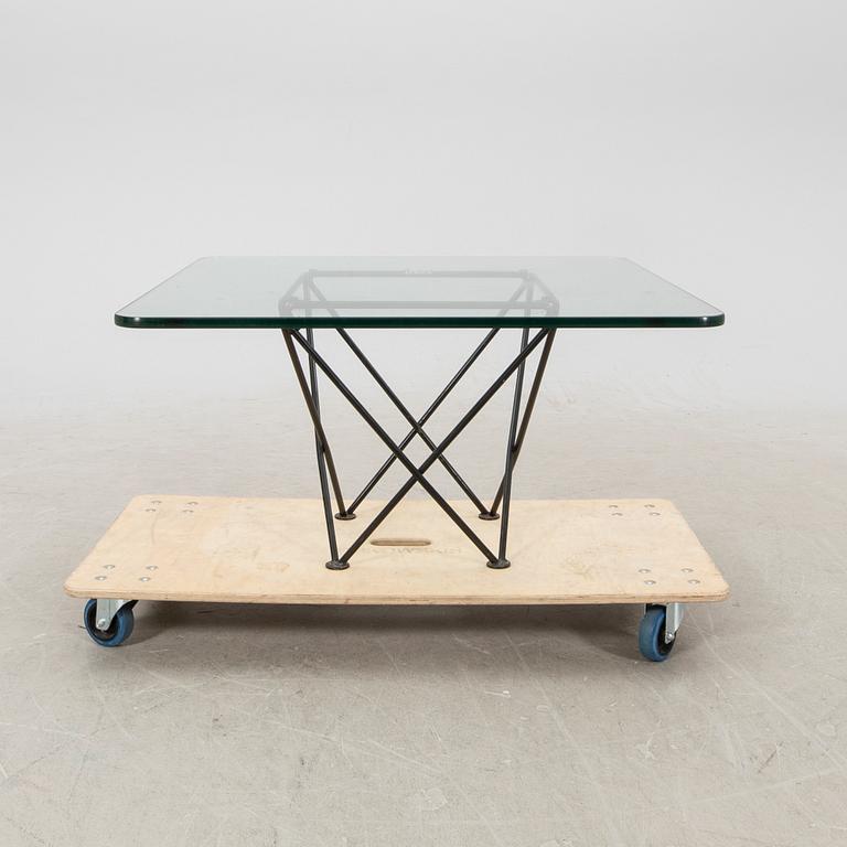 A Thonet coffee table from the second half of the 20th century.