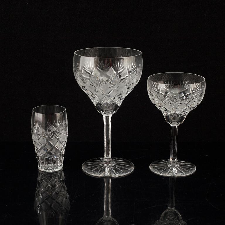GLASSERVIS, 67 delar. Helga-modell, Flerohopp glasbruk, 1900-talets mitt.