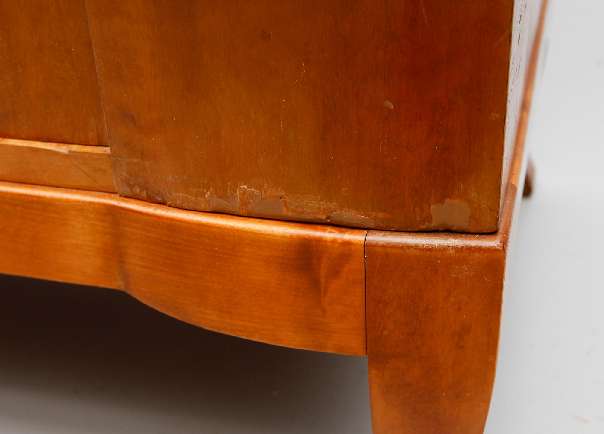 KLÄDSKÅP, 1900-talets första hälft.