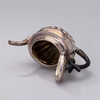 A Russian empire silver tea pot, assay master Michail Michailovich Kaprinski, Moscow 1823. Weight 306 g.