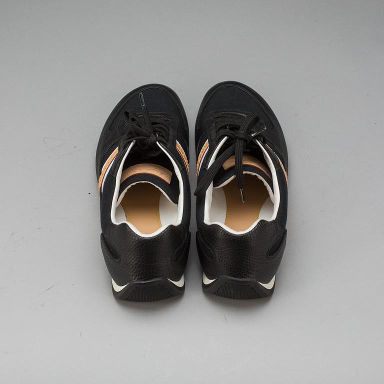 SKOR, Louis Vuitton.