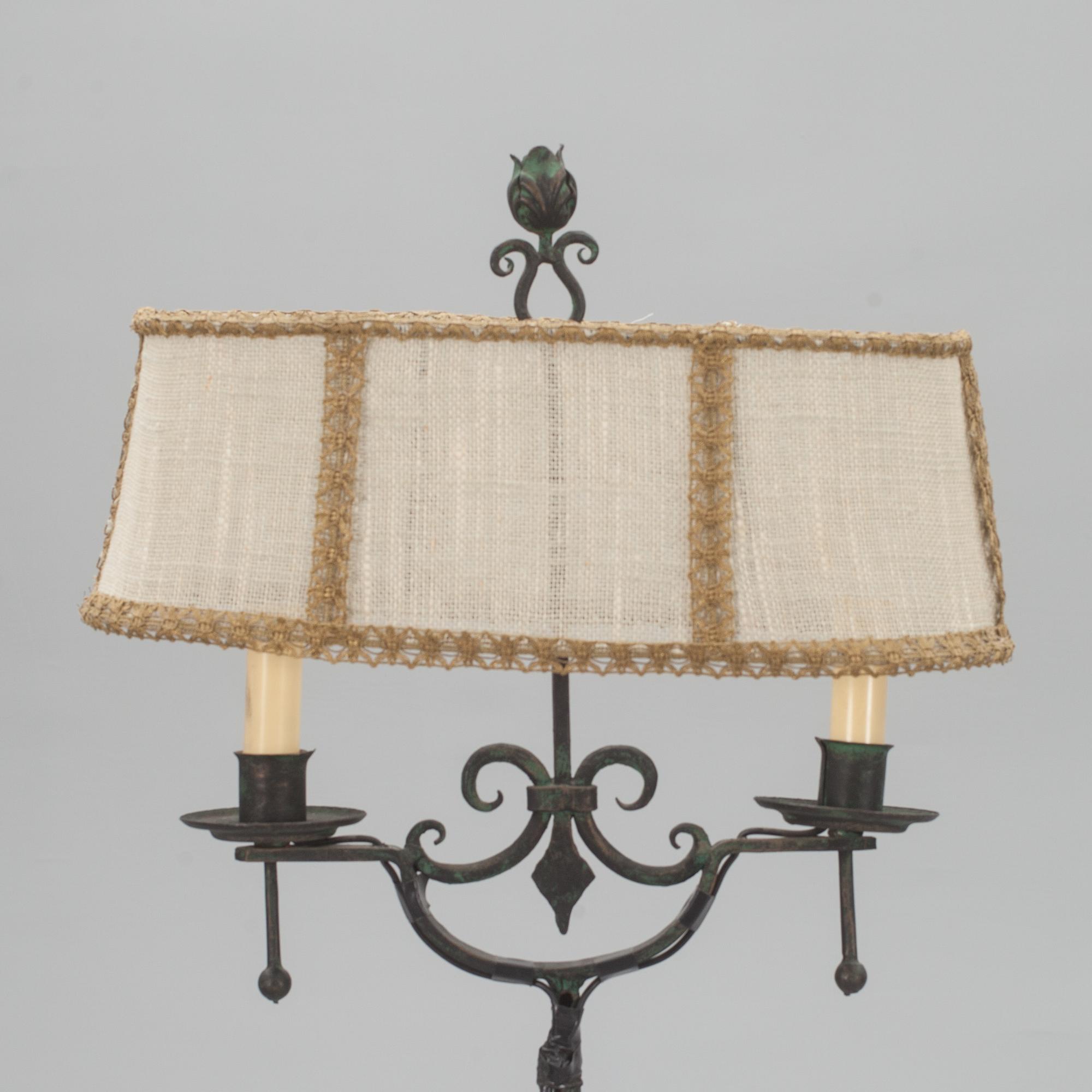 GOLVLAMPA, smidesjärn. 1900-tal.