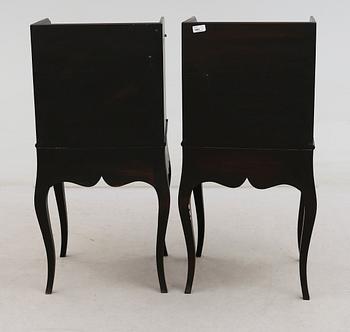 SÄNGBORD, 1 par, rokokostil, för Nationalmuseum, 1900-talets andra hälft.