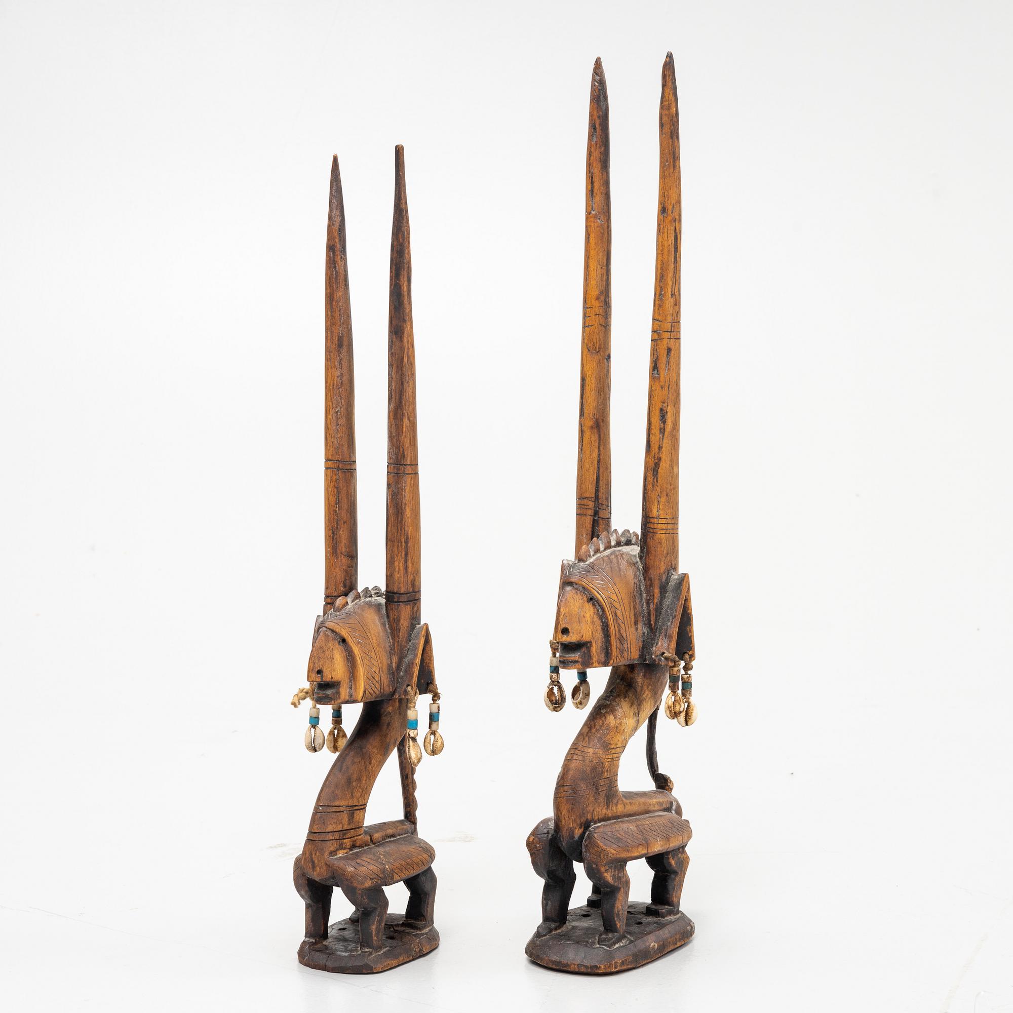 Twelve sculptures, reportedly from Makonde, Tanzania, Luba, Congo, and moore, from the second half of the 20:th century.