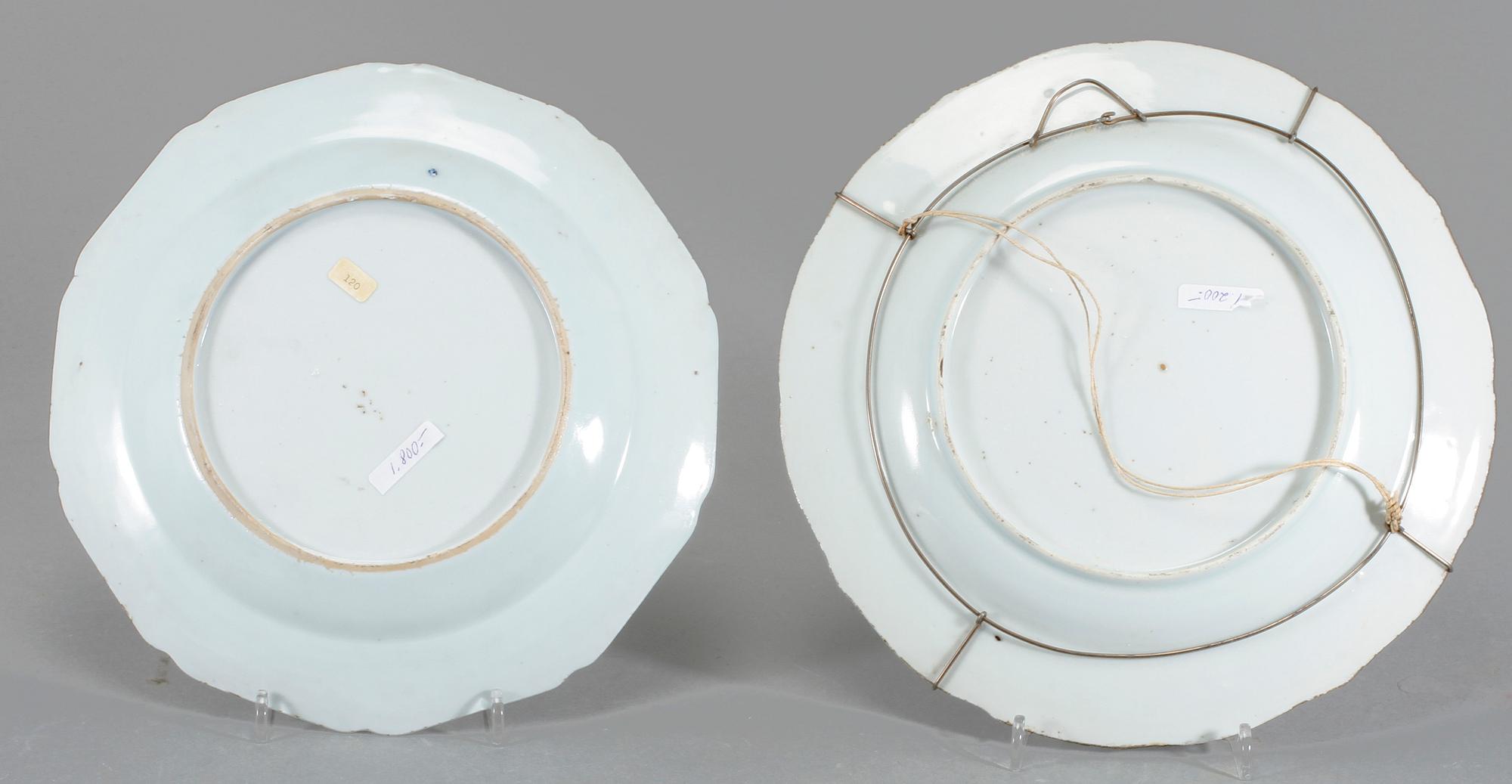 TALLRIKAR, 2 st, porslin, Kina, 1700-tal.