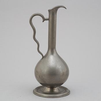 A pewter vase byr Ystad tenn 1929.