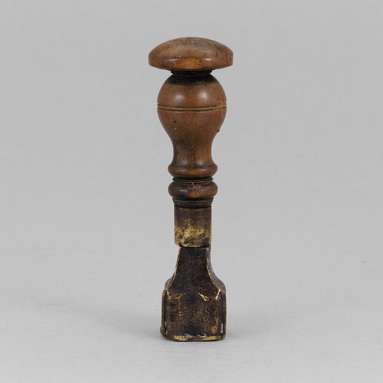A 18th century glove makers seal.