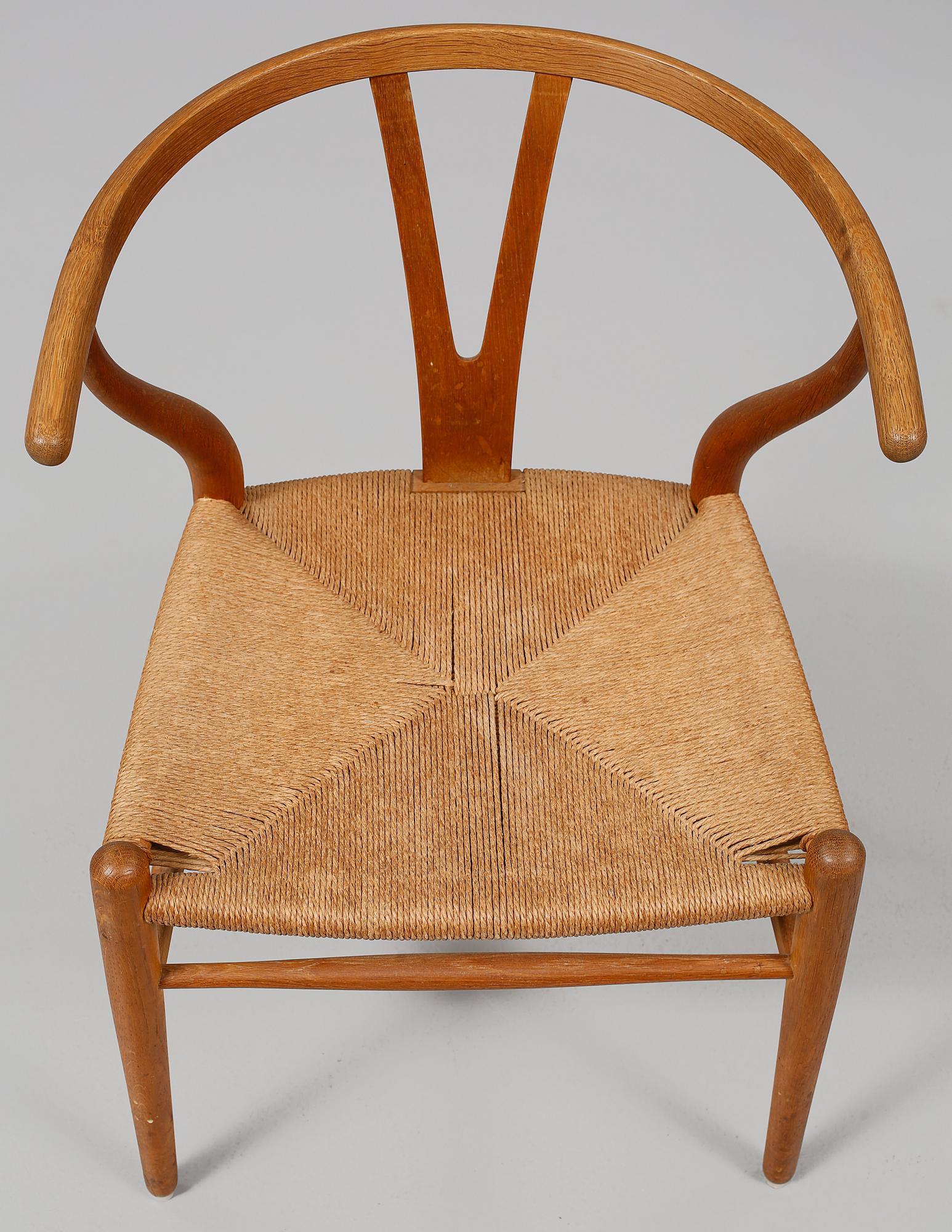 STOL, "Y-stolen", Hans J. Wegner för Carl Hansen & Son, Odense, 1900-talets andra hälft.