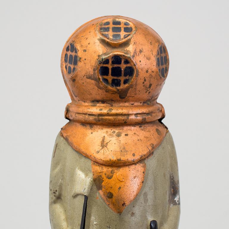 A tinplate deep sea driver by Bing Werke, Germany, 1920s.