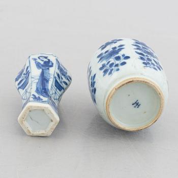 Miniatyrer, sex stycken samt dosa med lock, porslin, Kina,Qingdynastin, delvis Kangxi (1662-1722).