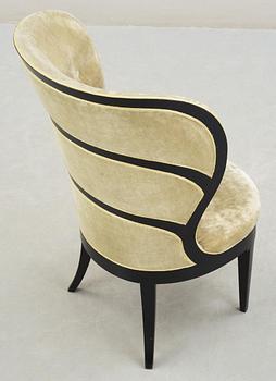 An Uno Åhrén Swedish Grace lady´s armchair, Mobilia, Sweden ca 1925.