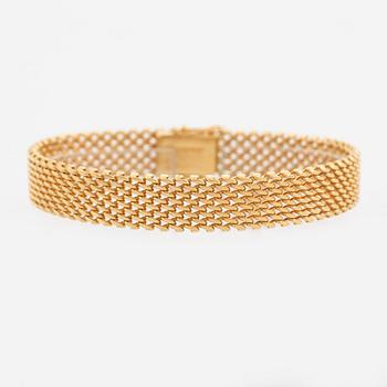 18K gold bracelet.