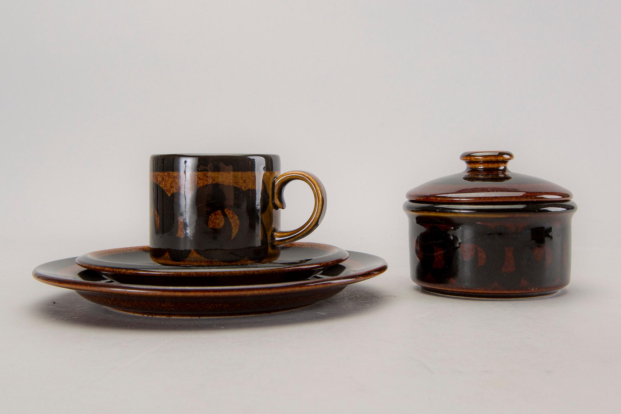 Gunvor Olin-Grönqvist,  a 24 pcs dinner service "Soraya".