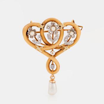 902. A BROOCH/PENDANT set with a pear-shaped pearl.