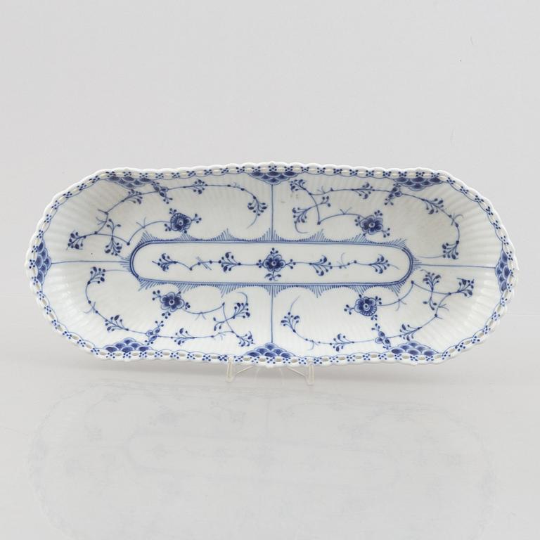 A "Blue fluted Full Lace" / "Musselmalet" porcelain dish, Royal Copenhagen, model 1194, 1898-1923.