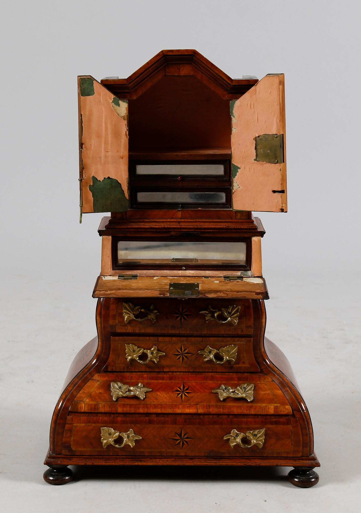 MINIATYRSKÅP, barock, 1700-tal.