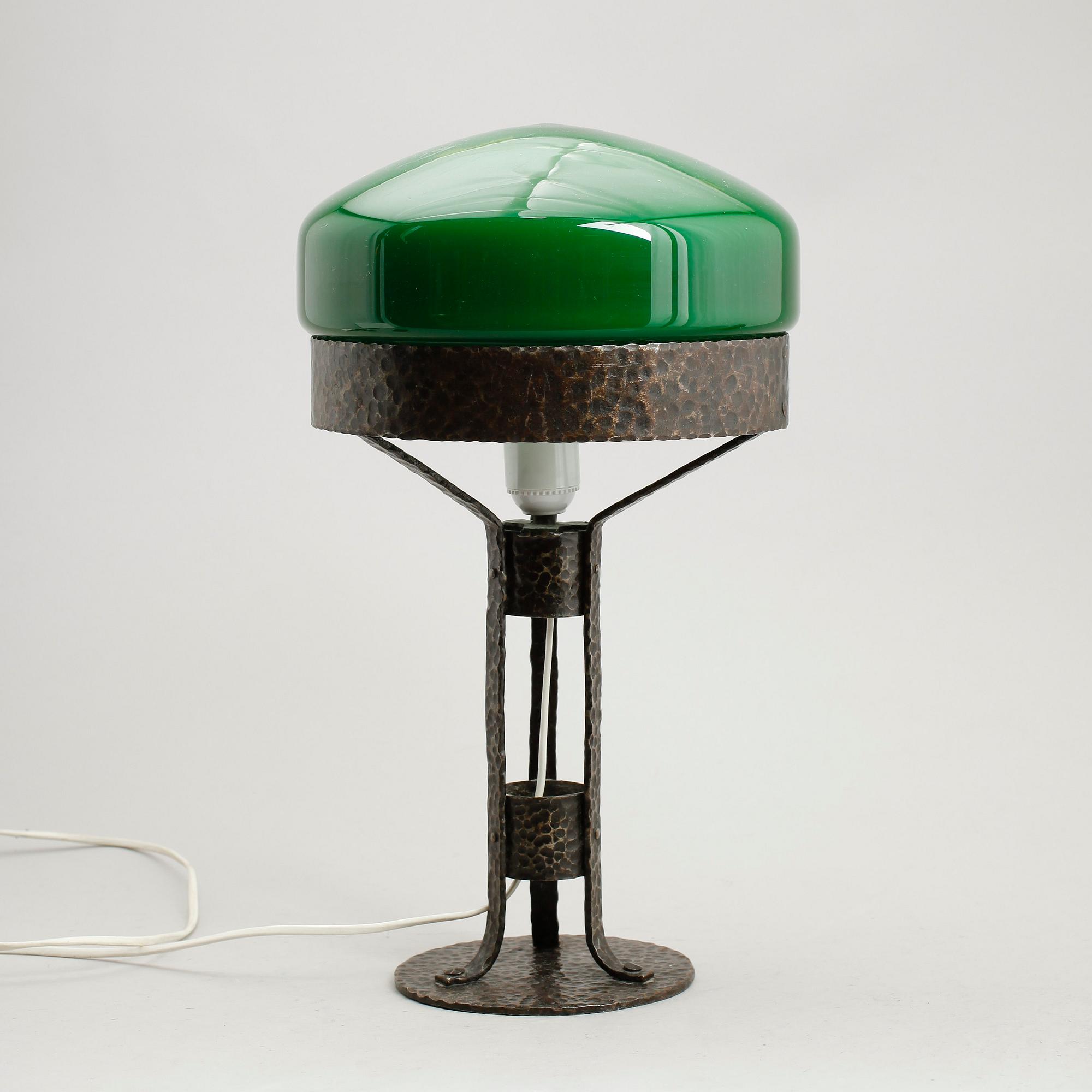 BORDSLAMPA, smide, sk Strindbergslampa, 1900-talets första hälft.