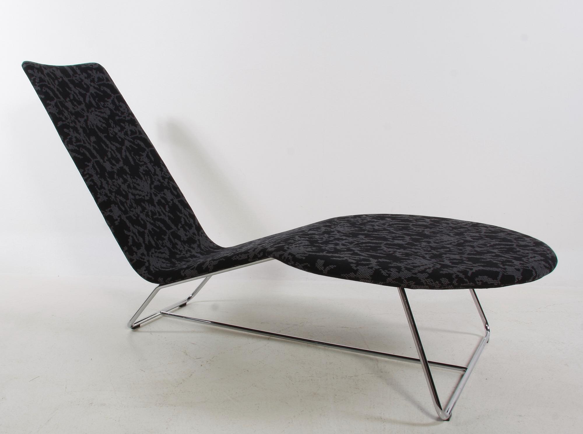 LIGGFÅTÖLJ, "Woob", formgiven av Eero Koivisto för Offect.